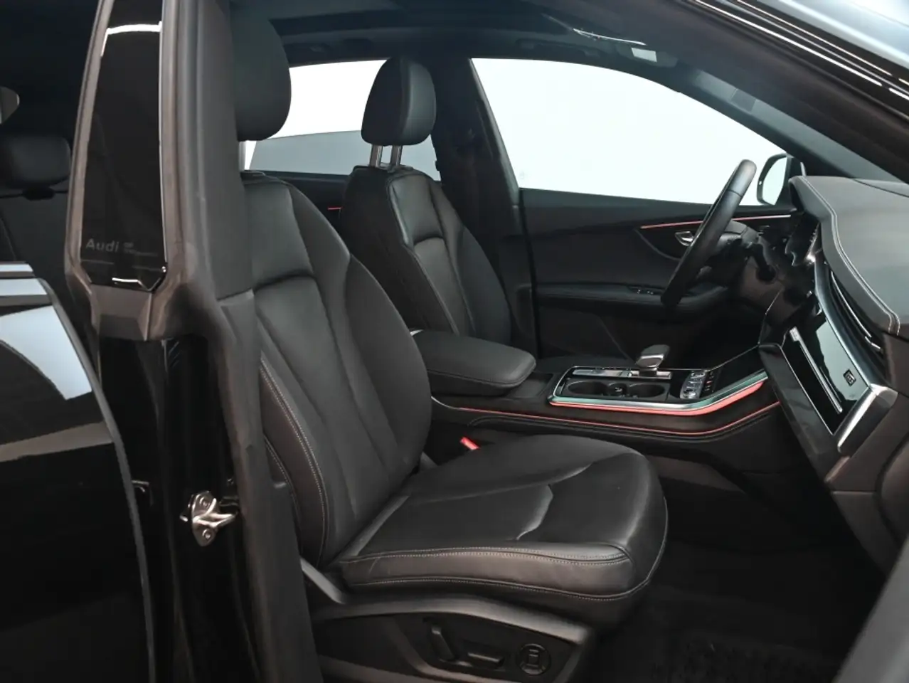 Audi Q8 - Image 9