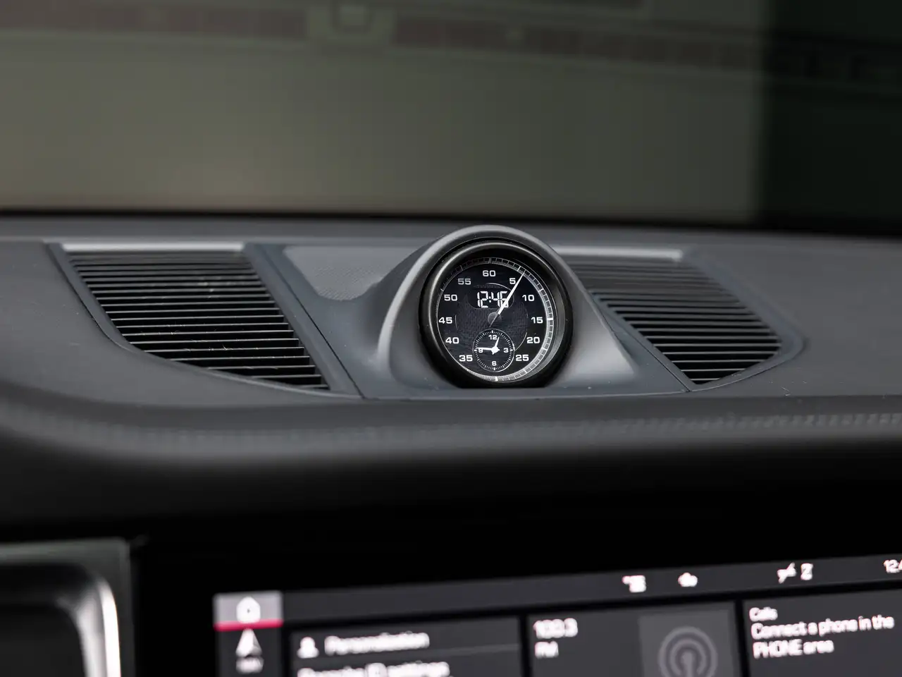 Porsche Macan - Image 16
