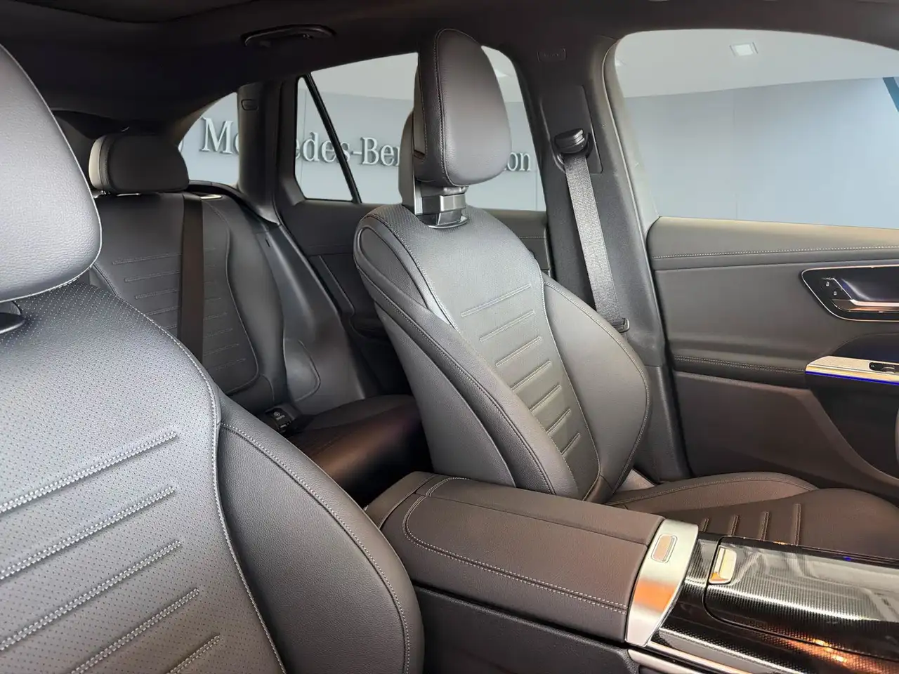 Mercedes-Benz GLC - Image 33