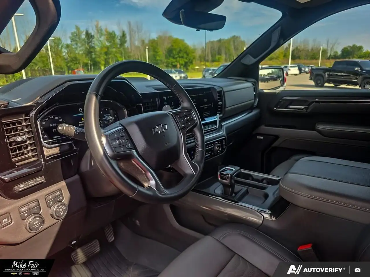Chevrolet Silverado 1500 - Image 12