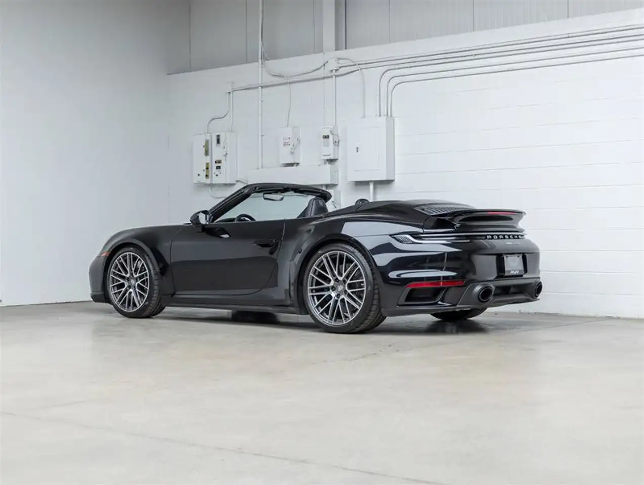 Porsche 911 - Image 12