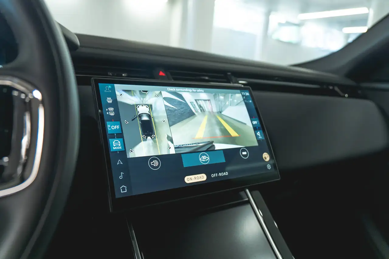 Land Rover Range Rover Velar - Image 13