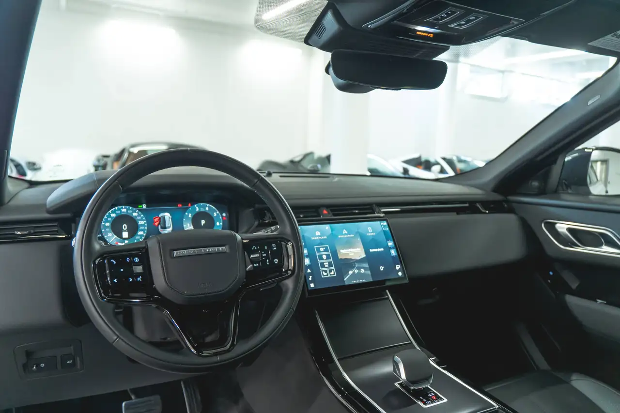 Land Rover Range Rover Velar - Image 10