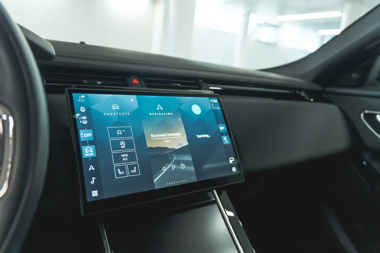 Land Rover Range Rover Velar - Image 12
