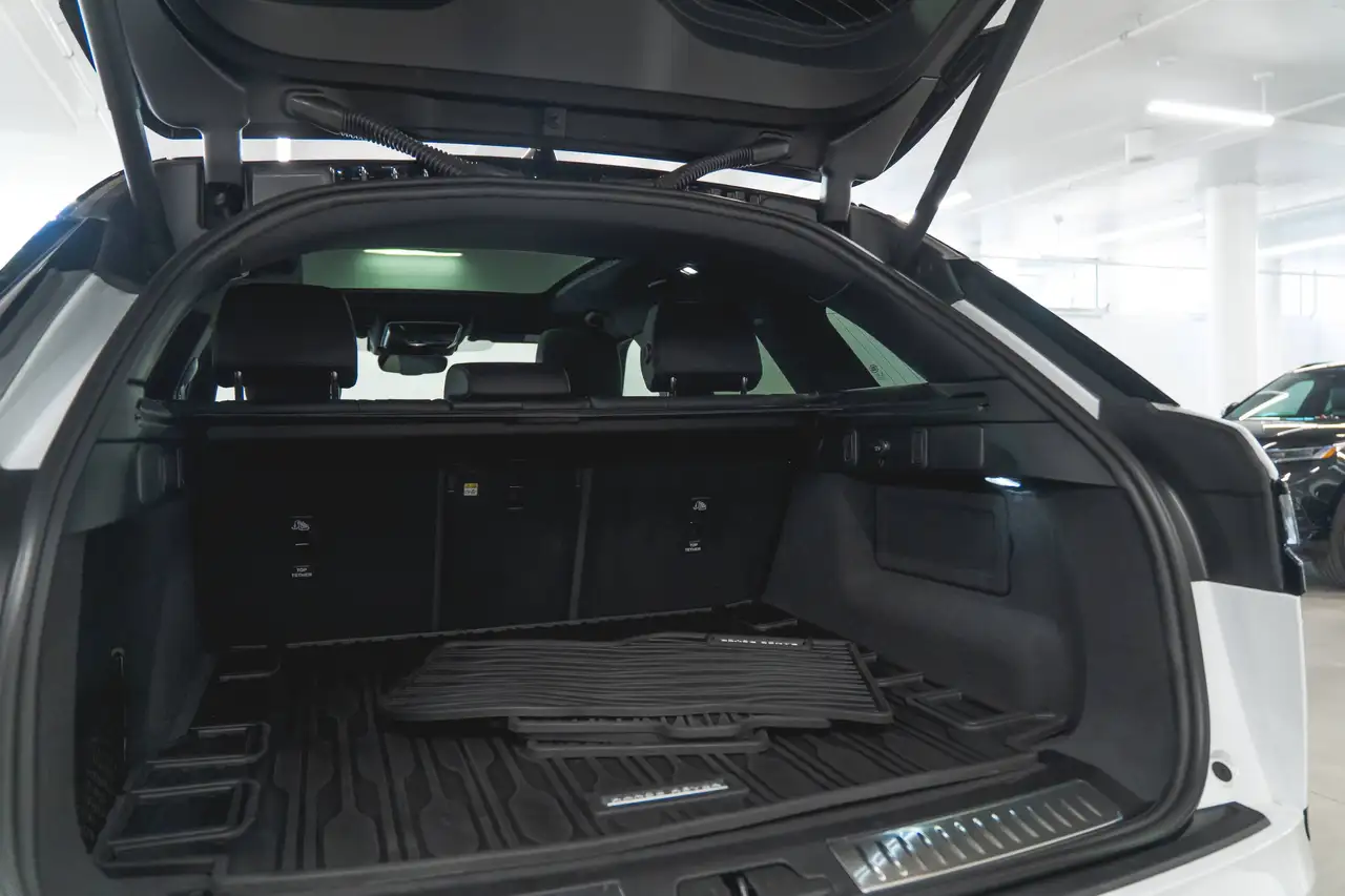 Land Rover Range Rover Velar - Image 18
