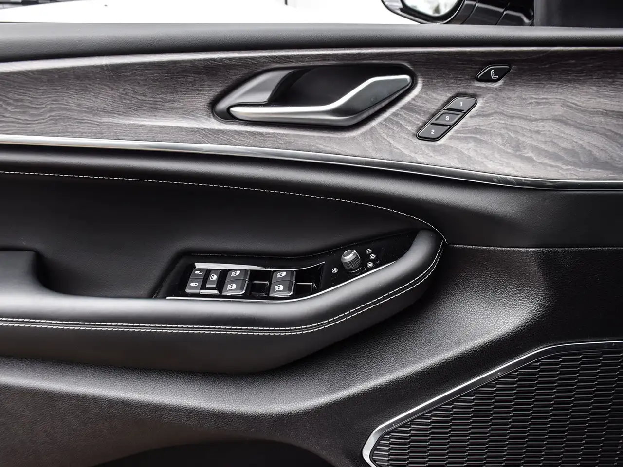Jeep Grand Cherokee - Image 29