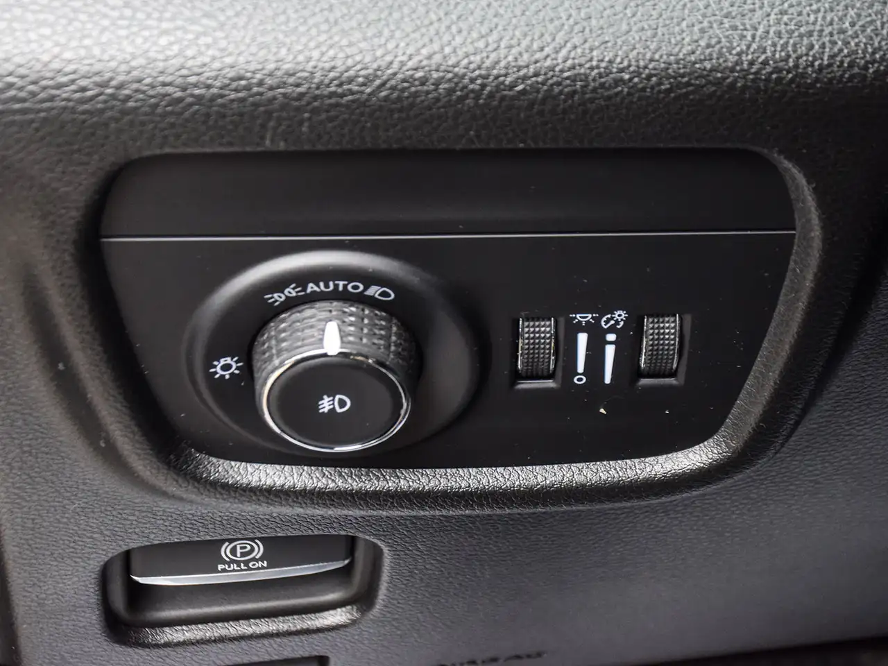 Jeep Grand Cherokee - Image 30