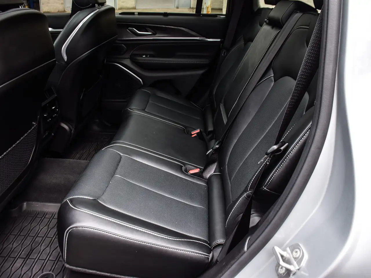 Jeep Grand Cherokee - Image 16