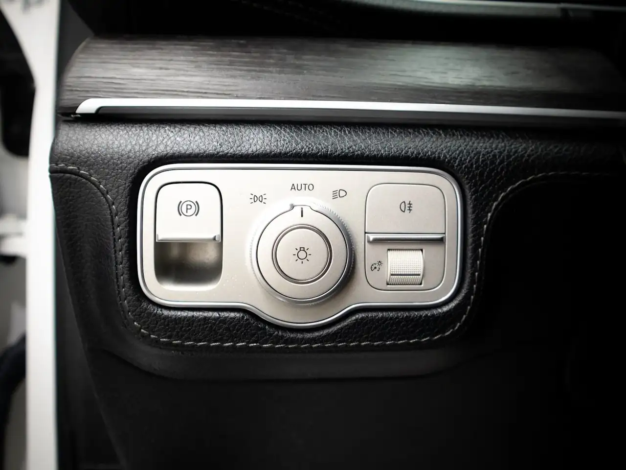 Mercedes-Benz GLE - Image 17