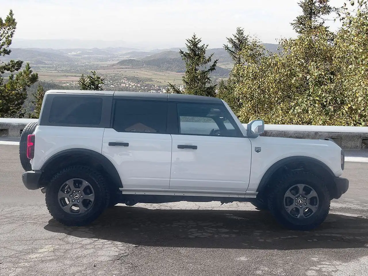 Ford Bronco - Image 6