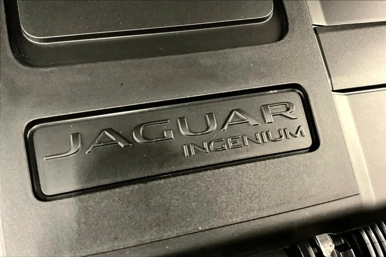 Jaguar XF - Image 32