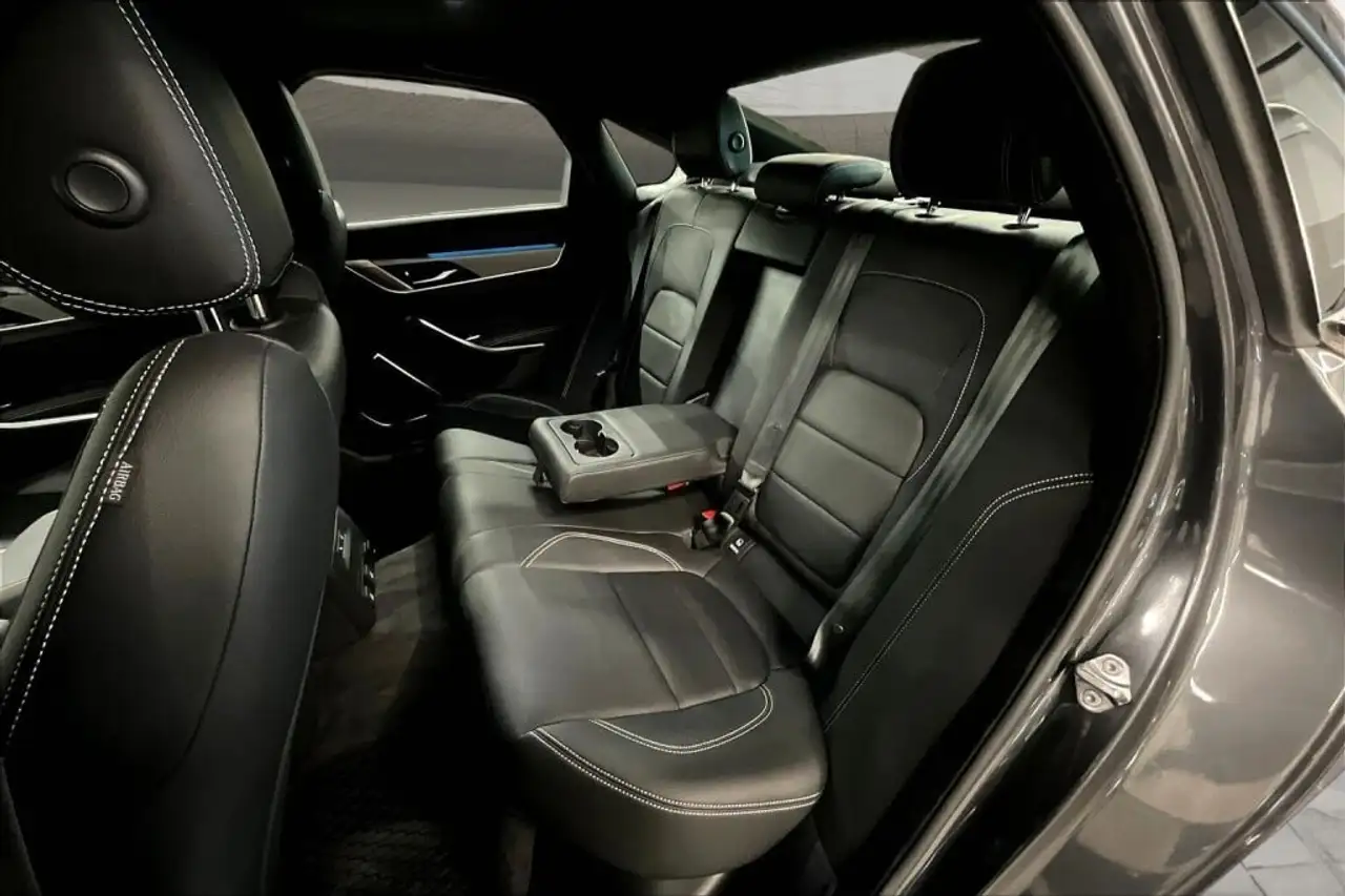 Jaguar XF - Image 23