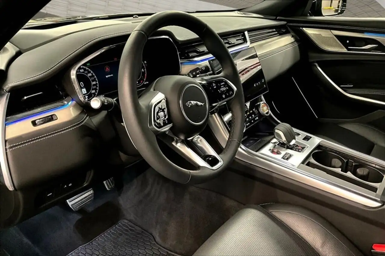 Jaguar XF - Image 18