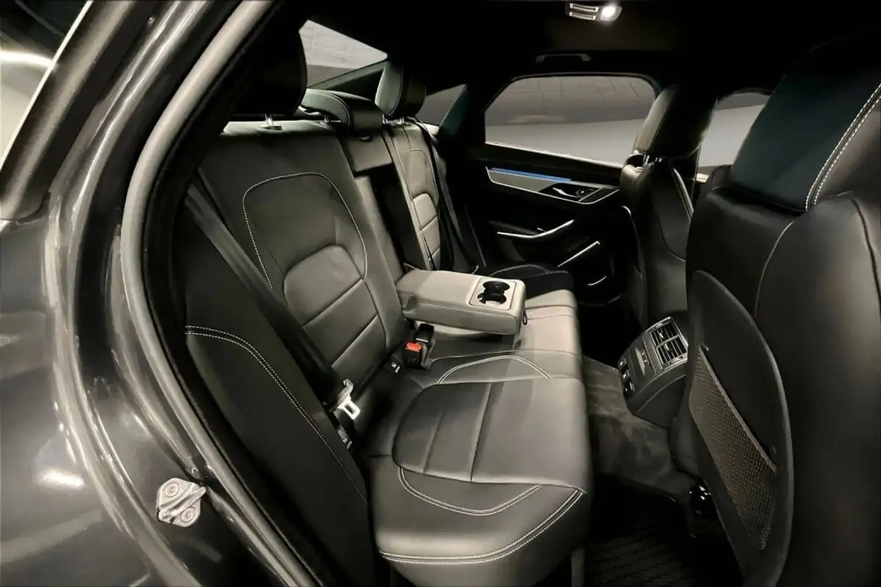 Jaguar XF - Image 26