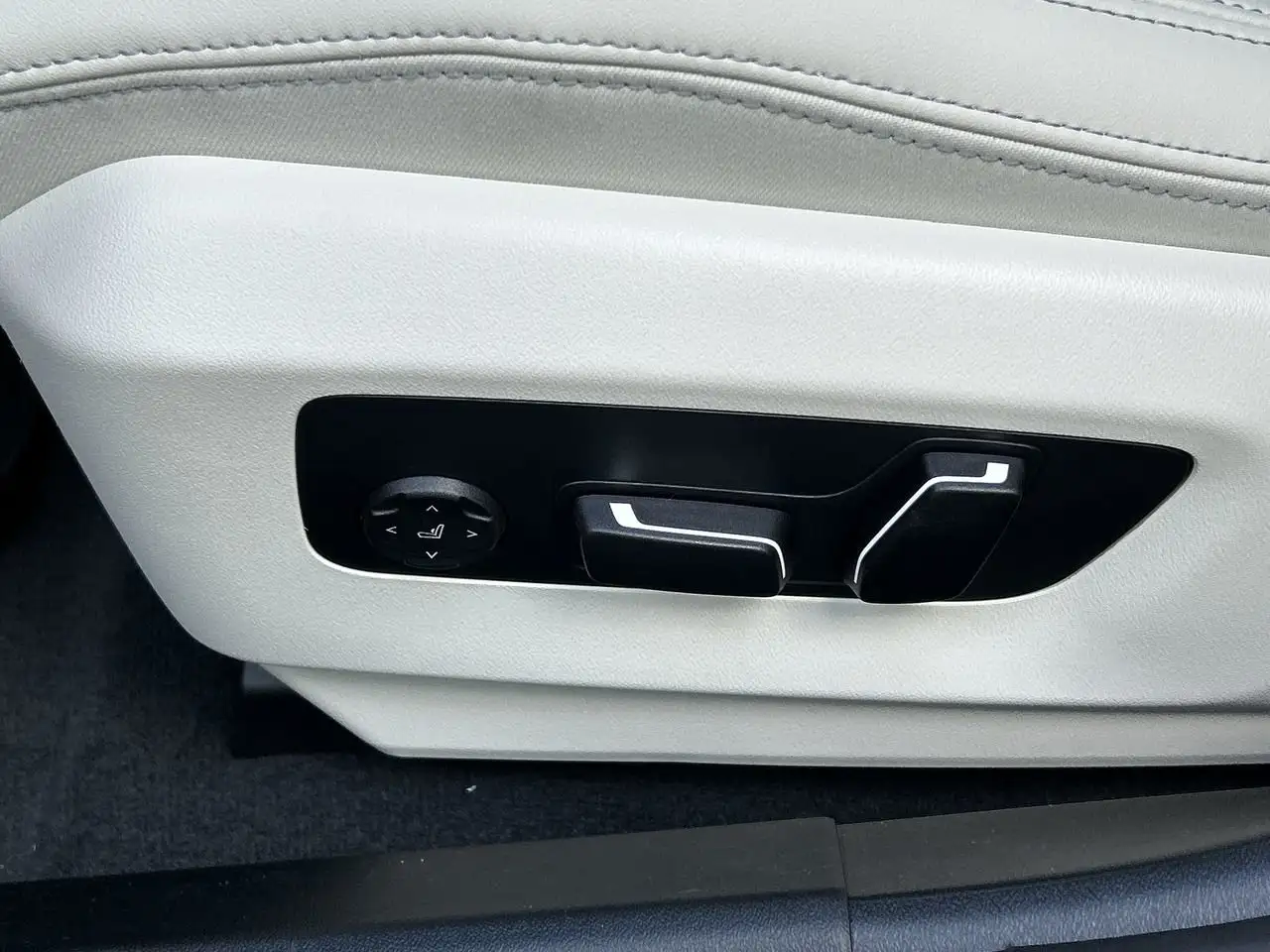 BMW 5 Series - Image 20