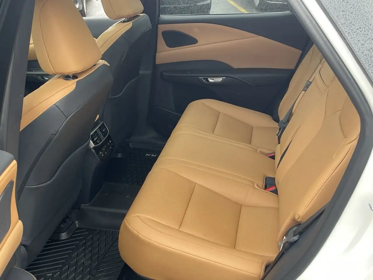 Lexus RX 350 - Image 31