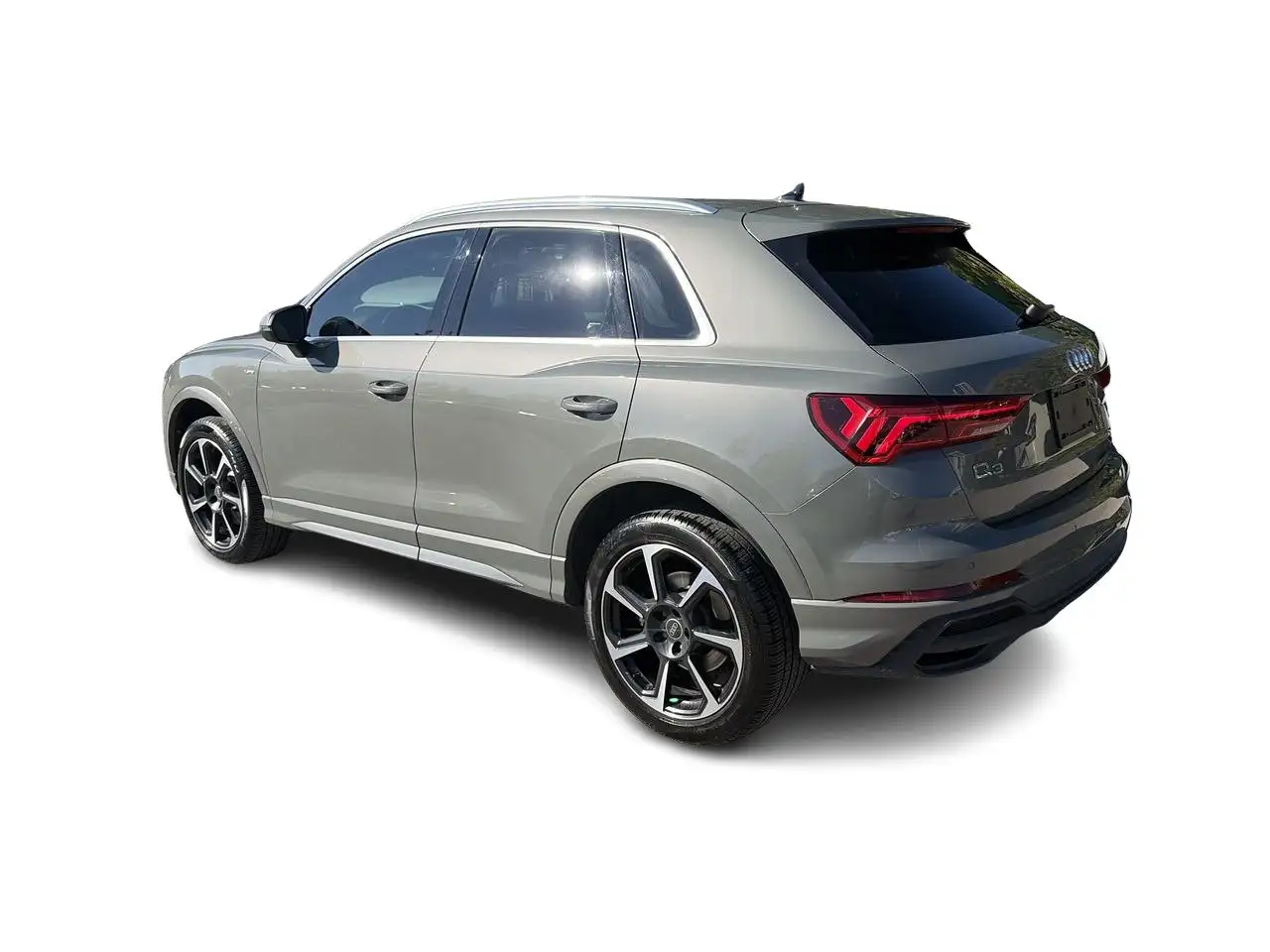 Audi Q3 - Image 10
