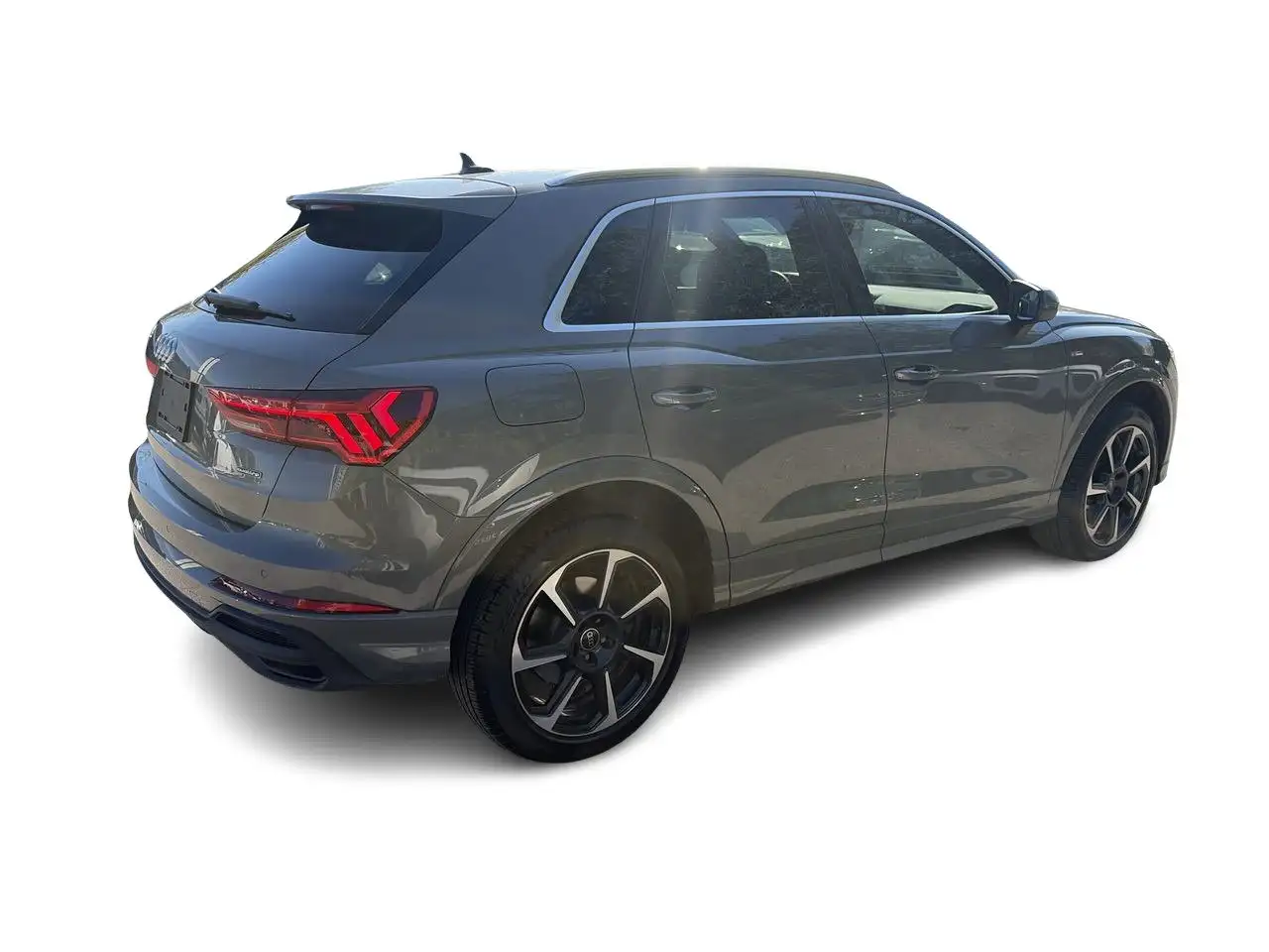 Audi Q3 - Image 15