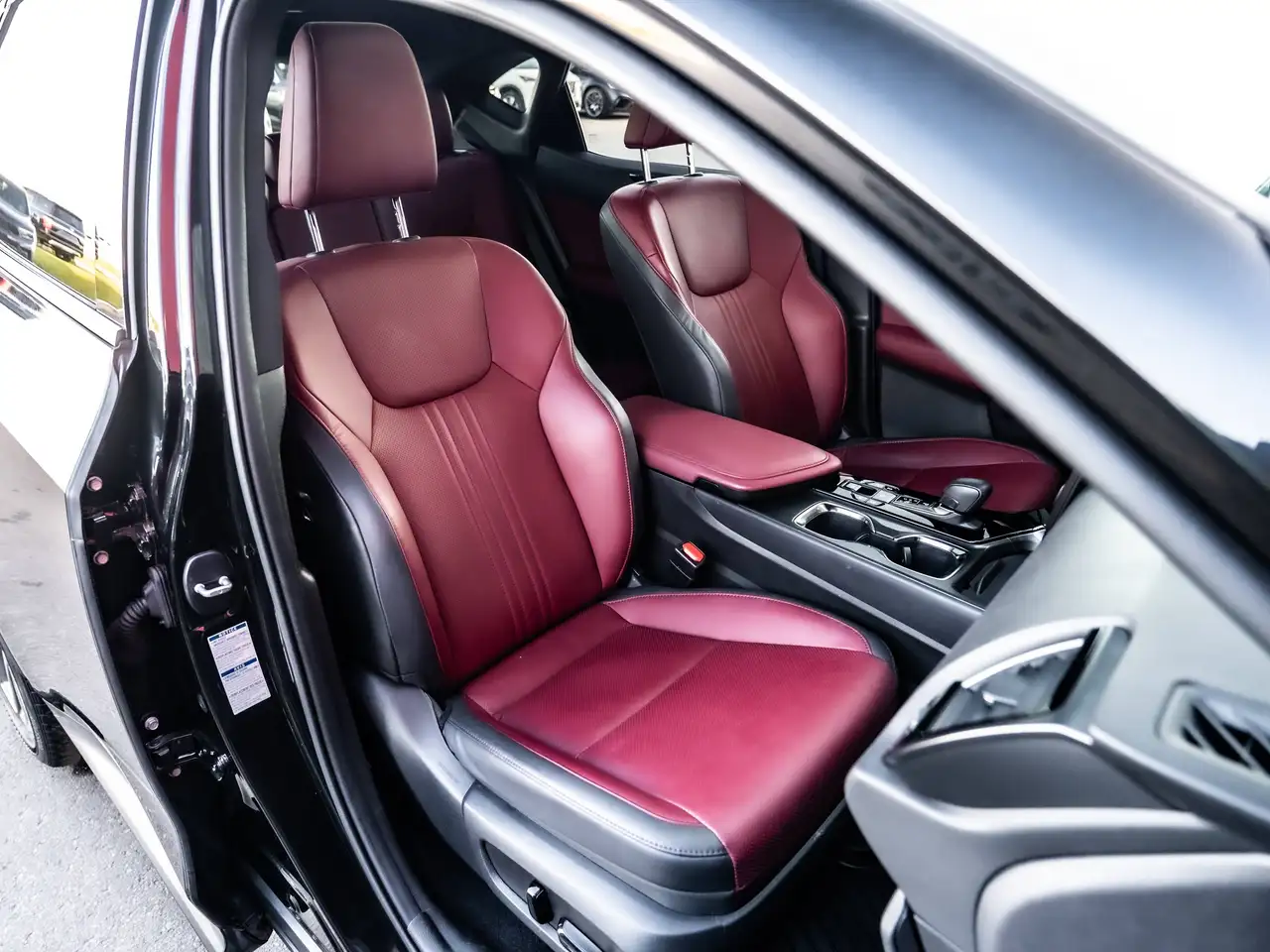 Lexus NX 350 - Image 24