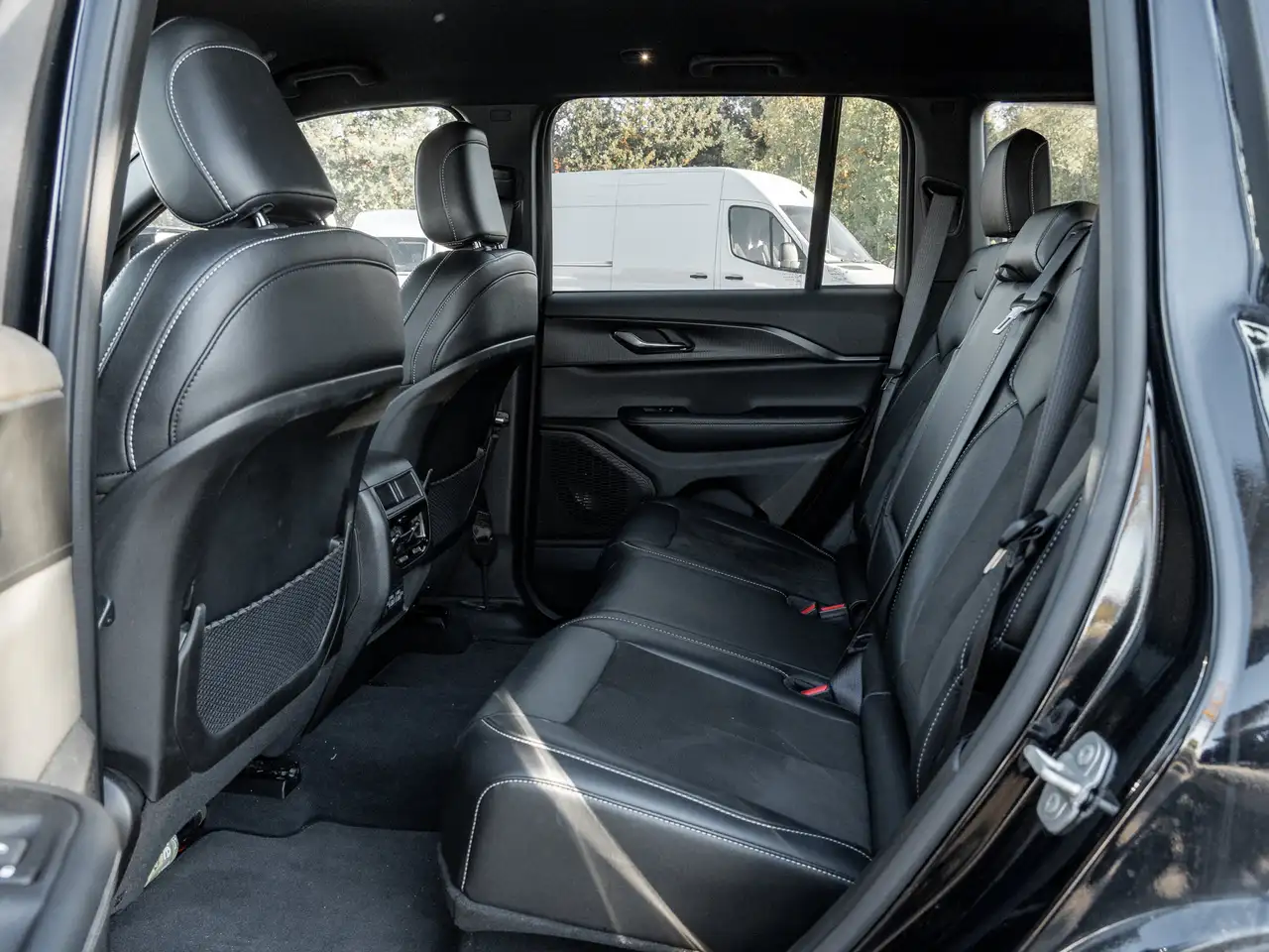 Jeep Grand Cherokee - Image 21
