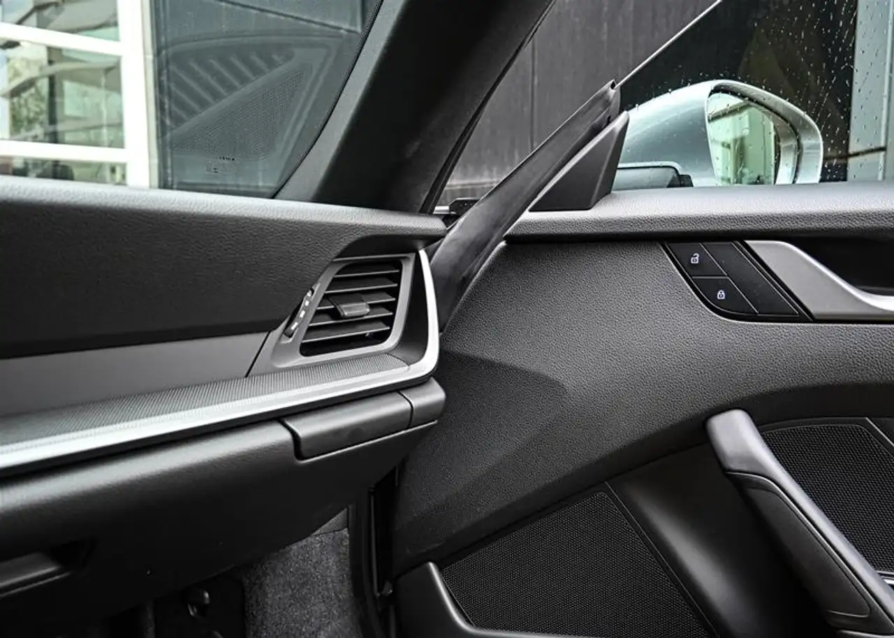Porsche 911 - Image 18