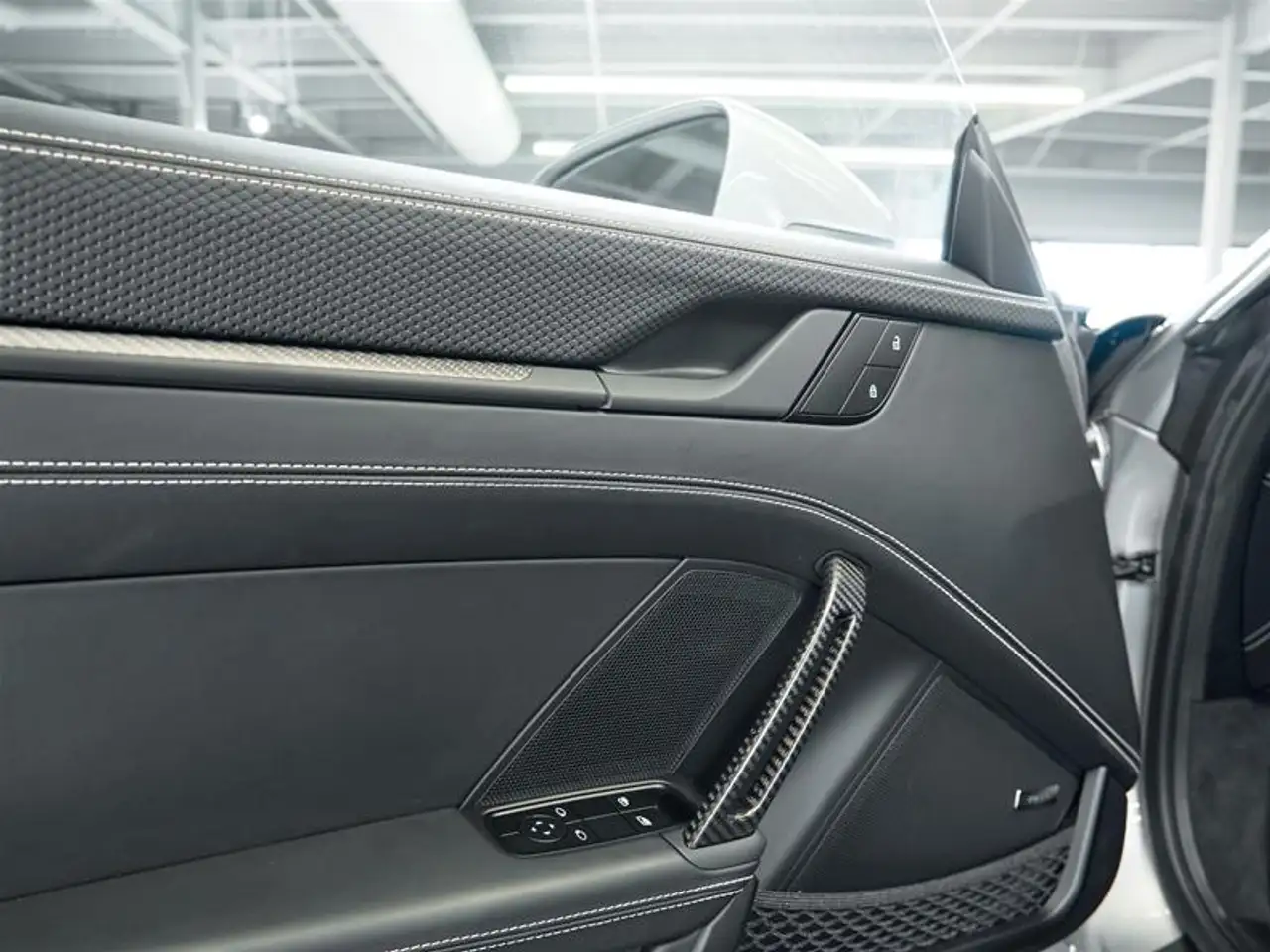 Porsche 911 - Image 32