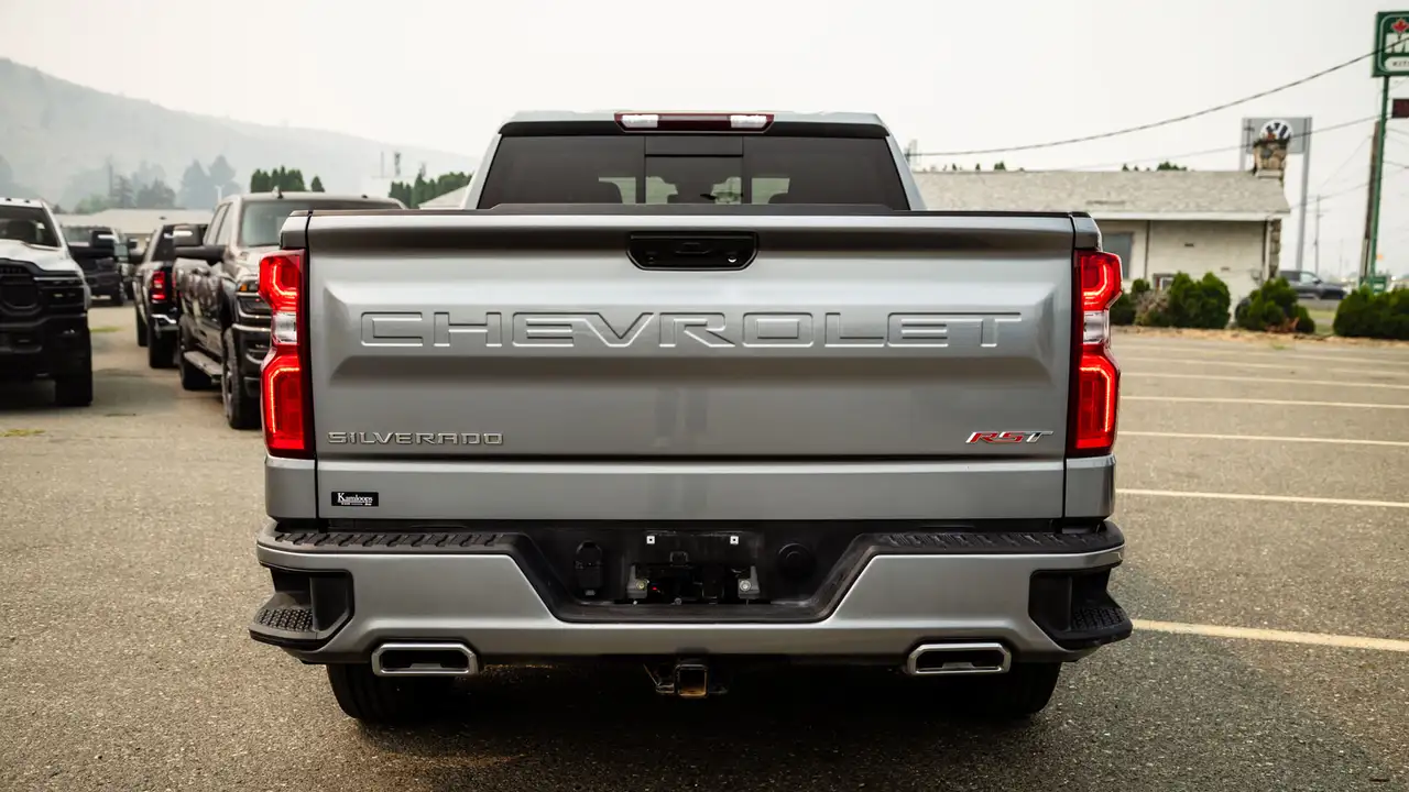 Chevrolet Silverado 1500 - Image 9