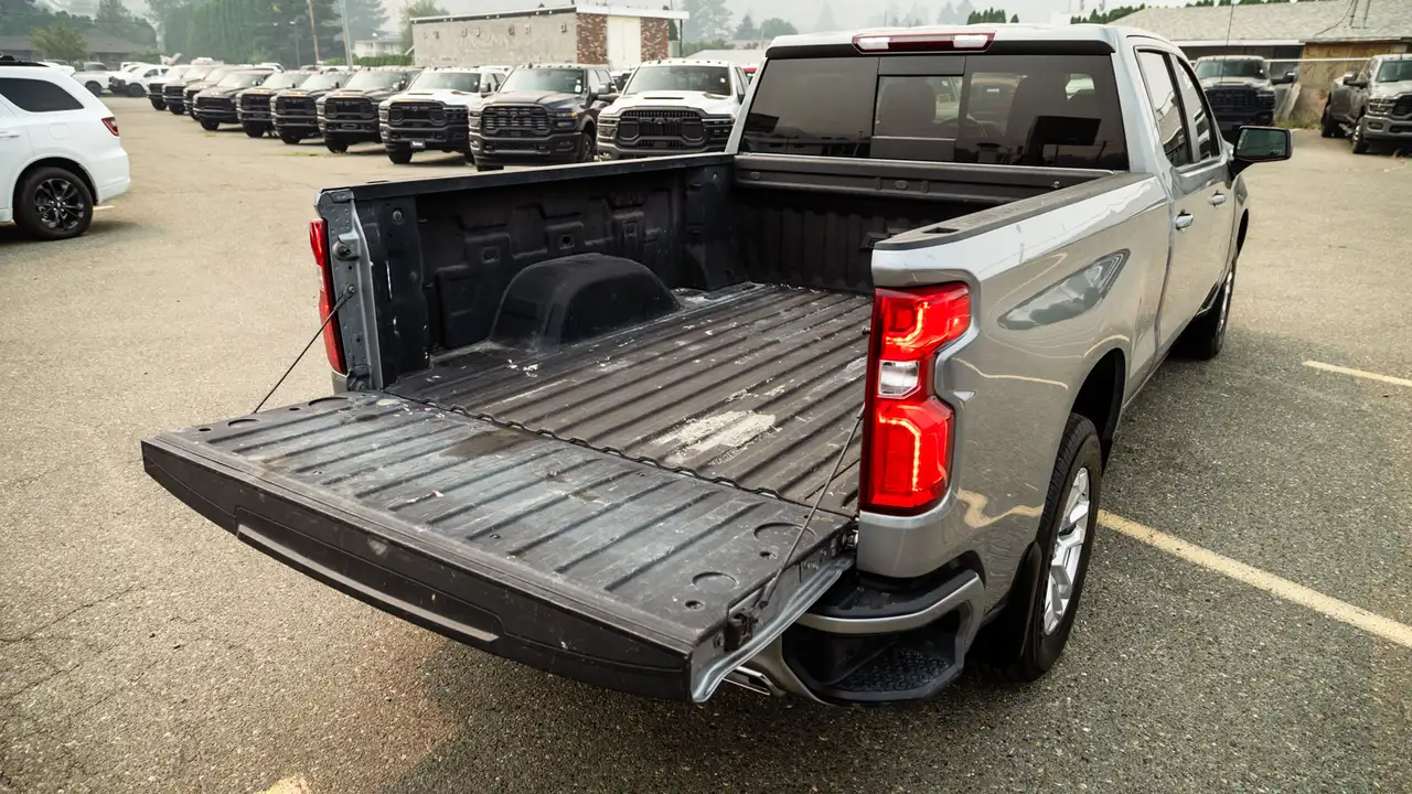 Chevrolet Silverado 1500 - Image 11
