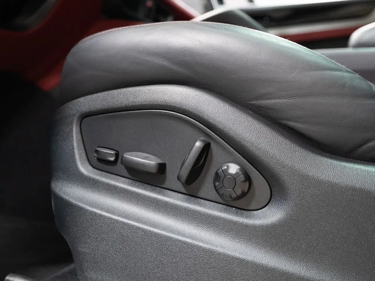 Porsche Cayenne - Image 17