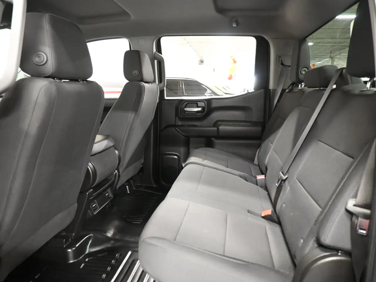 Chevrolet Silverado 1500 - Image 22