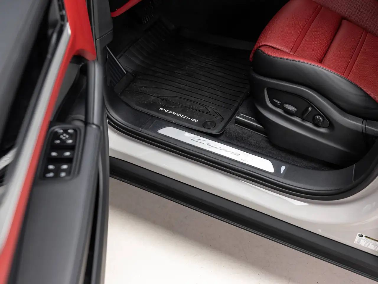 Porsche Cayenne - Image 22