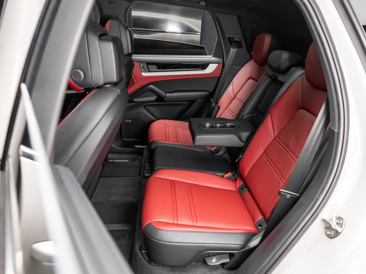 Porsche Cayenne - Image 30