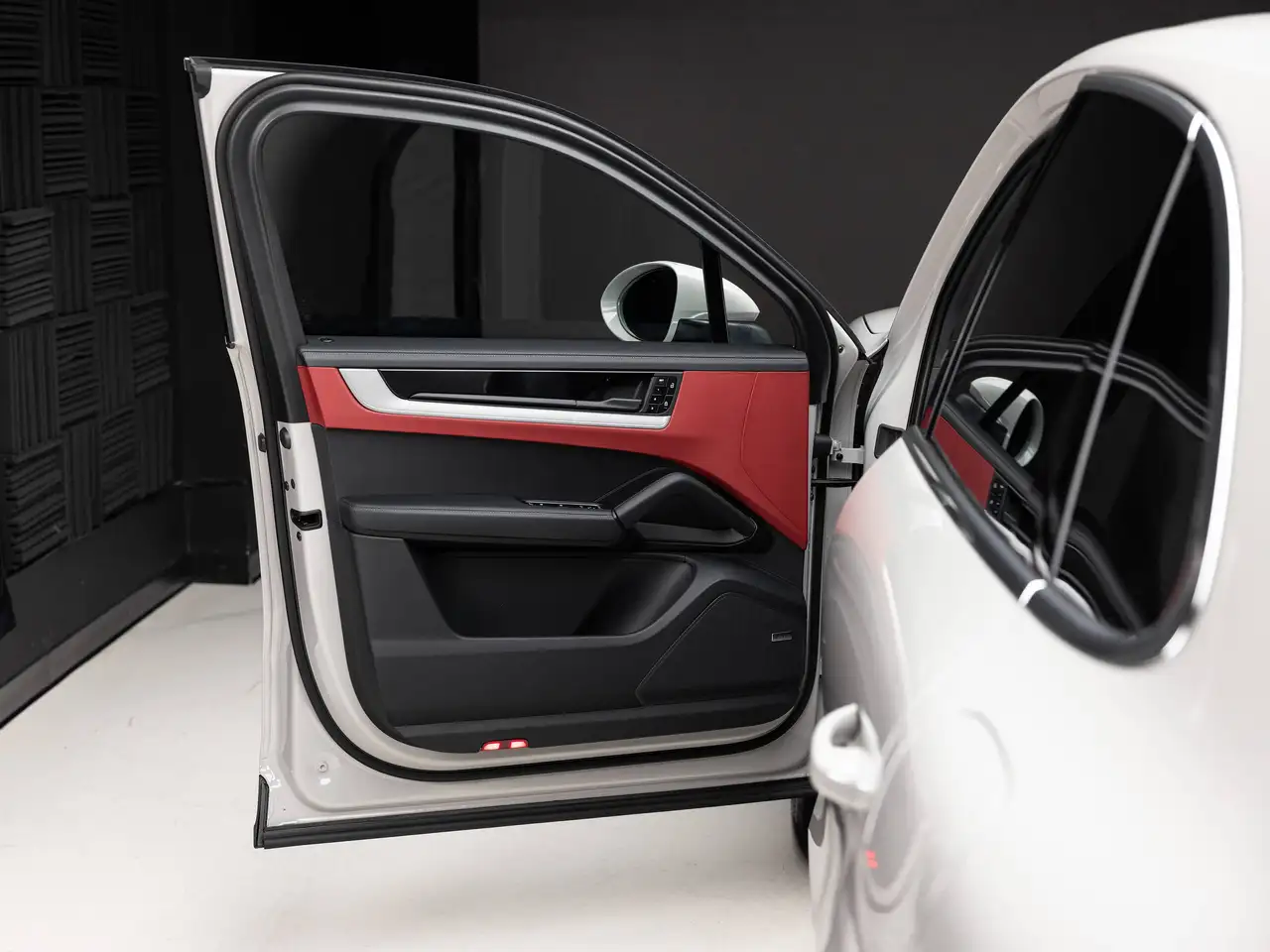 Porsche Cayenne - Image 24