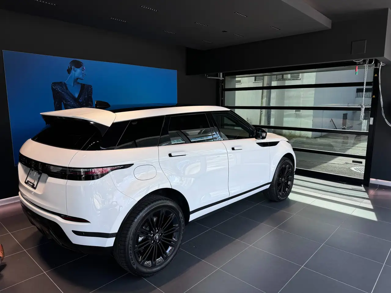 Land Rover Range Rover Evoque - Image 4