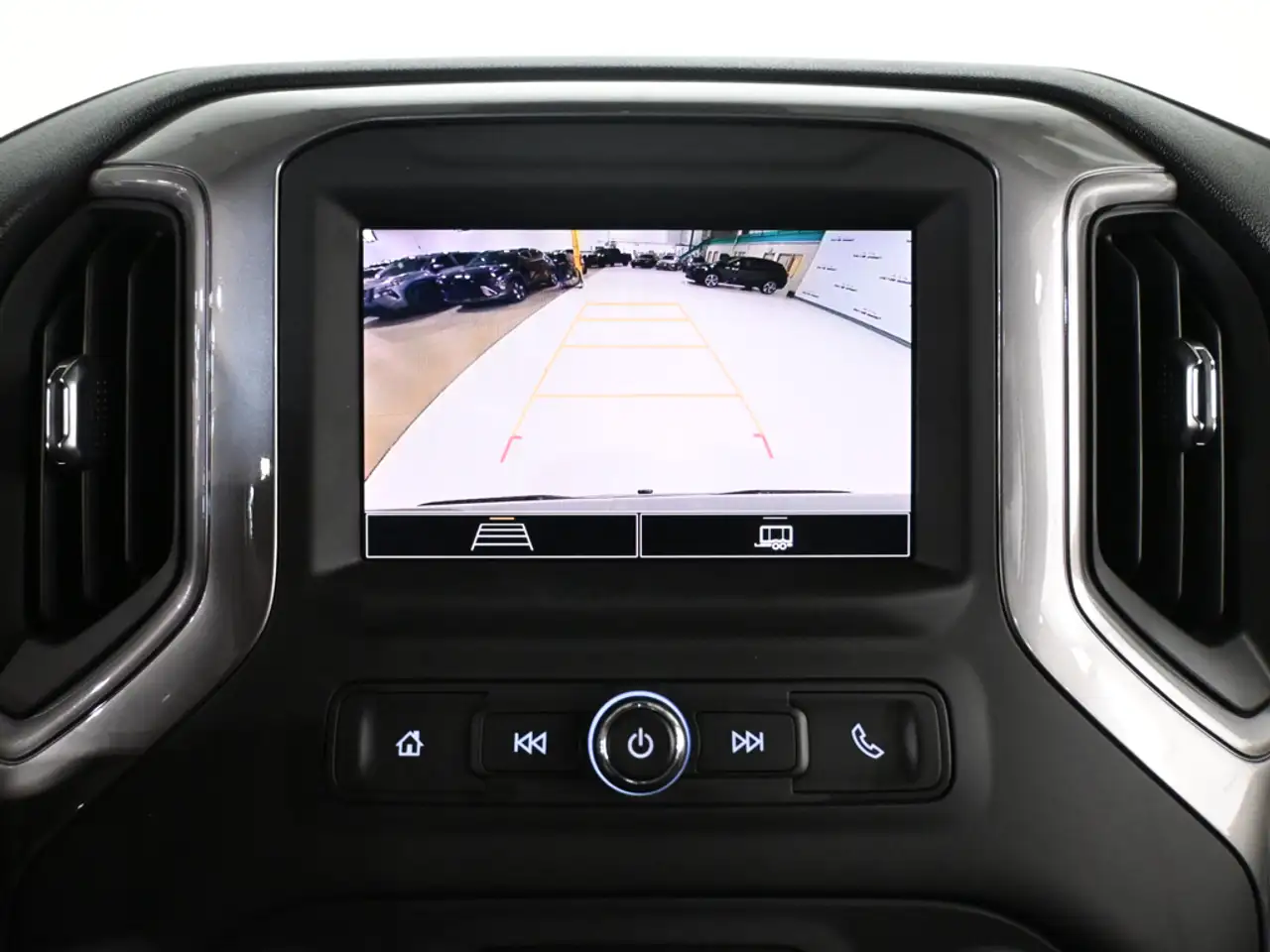 Chevrolet Silverado 1500 - Image 18