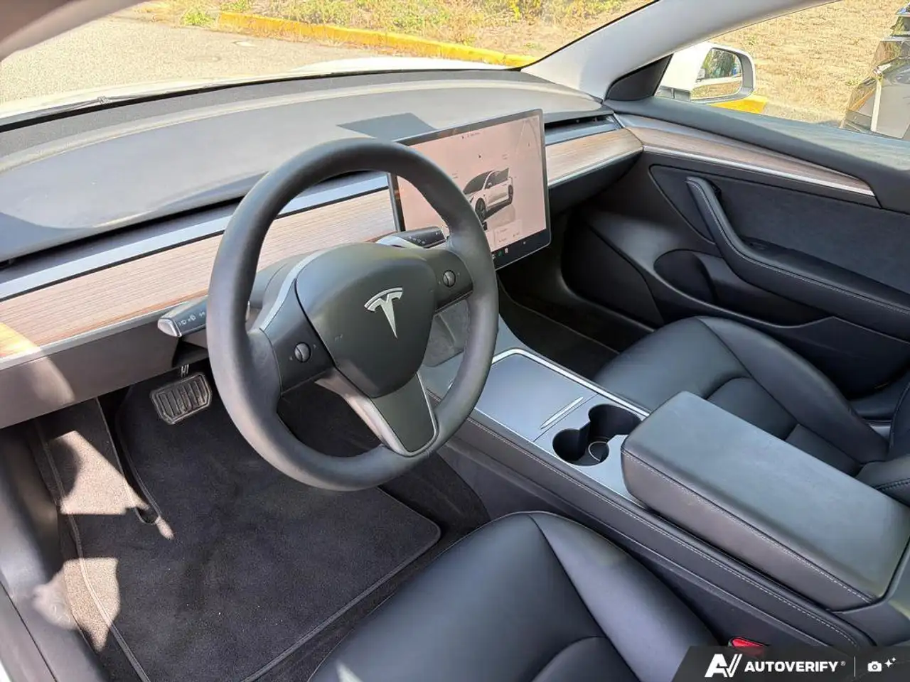 Tesla Model 3 - Image 10