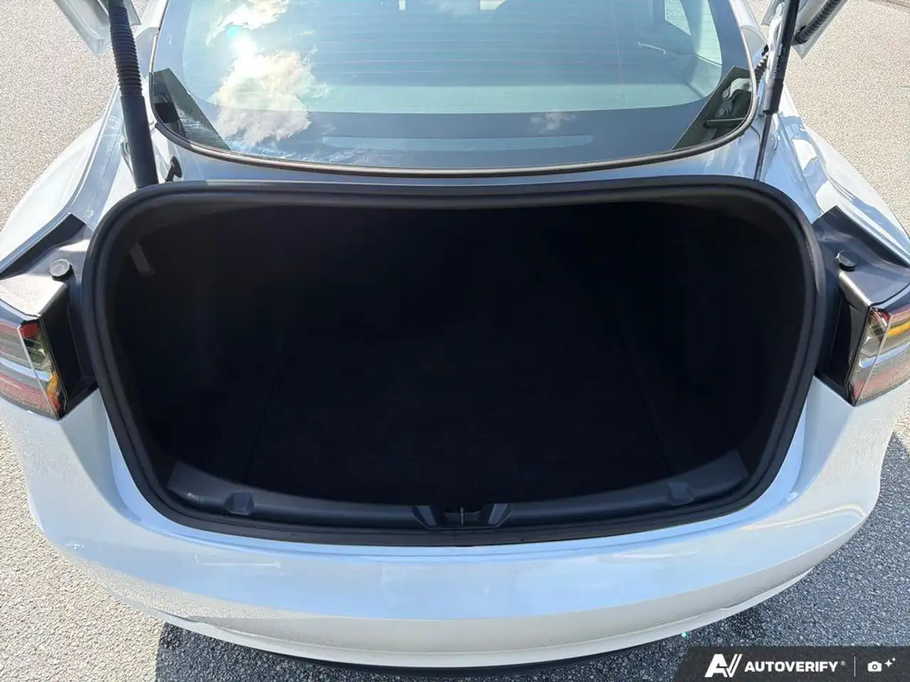 Tesla Model 3 - Image 9