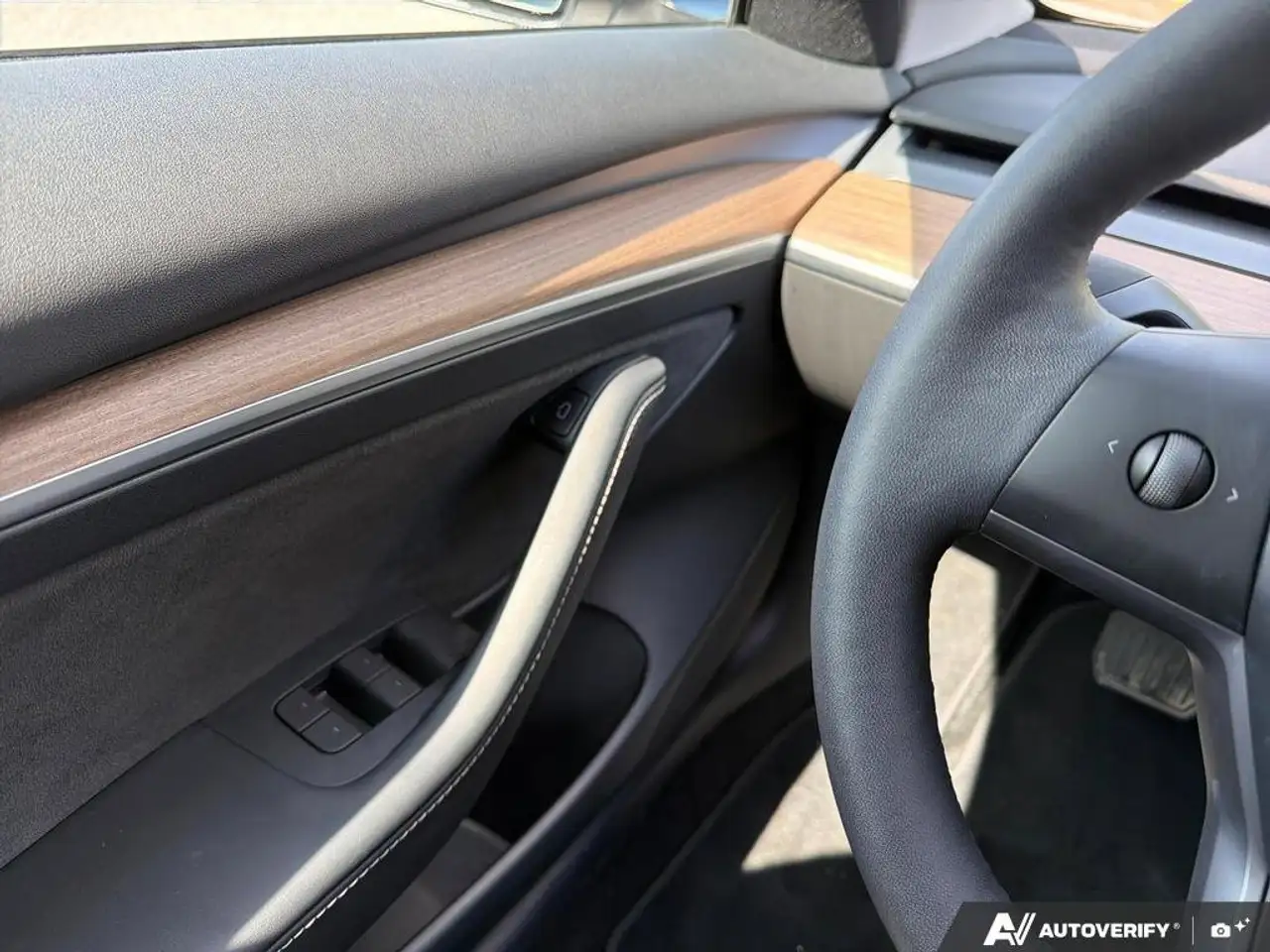 Tesla Model 3 - Image 14