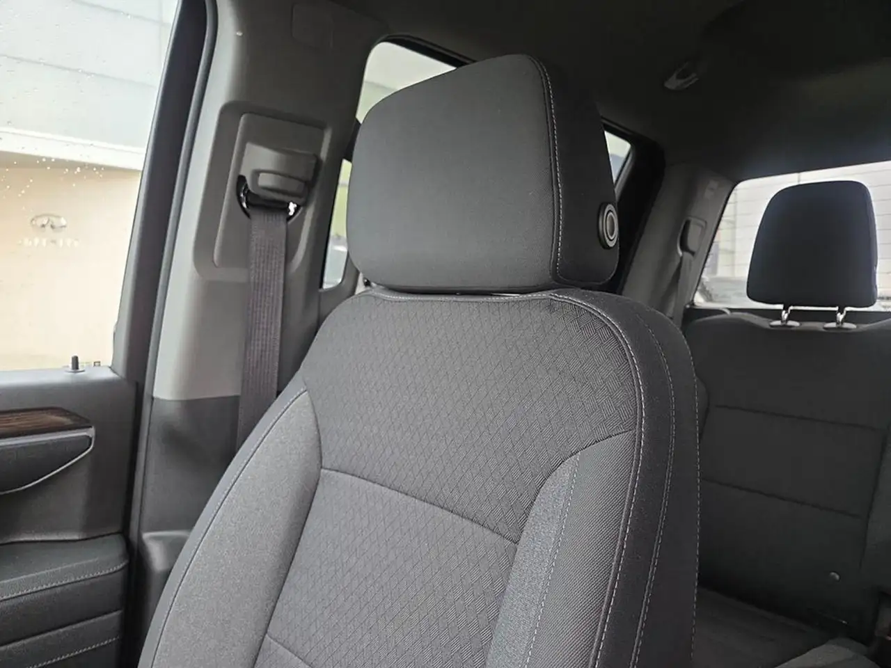 Chevrolet Silverado 1500 - Image 20