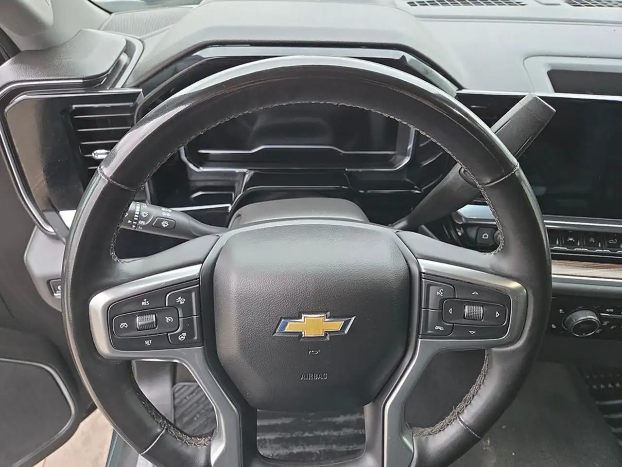 Chevrolet Silverado 1500 - Image 13