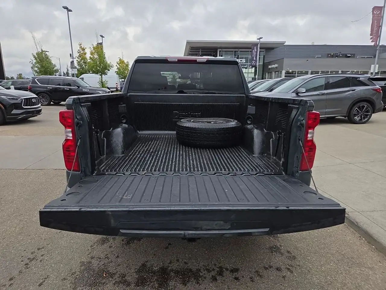 Chevrolet Silverado 1500 - Image 10