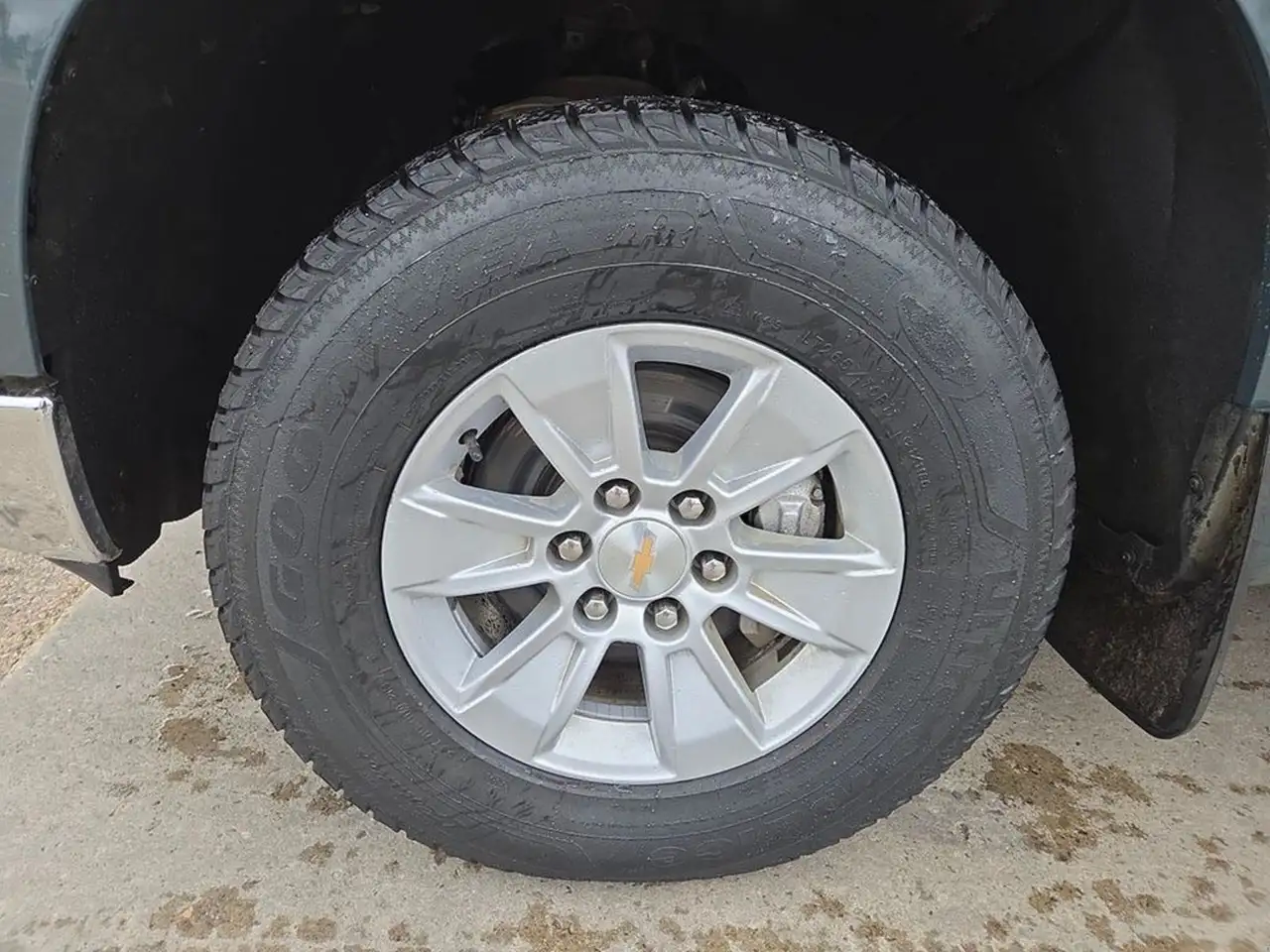 Chevrolet Silverado 1500 - Image 6
