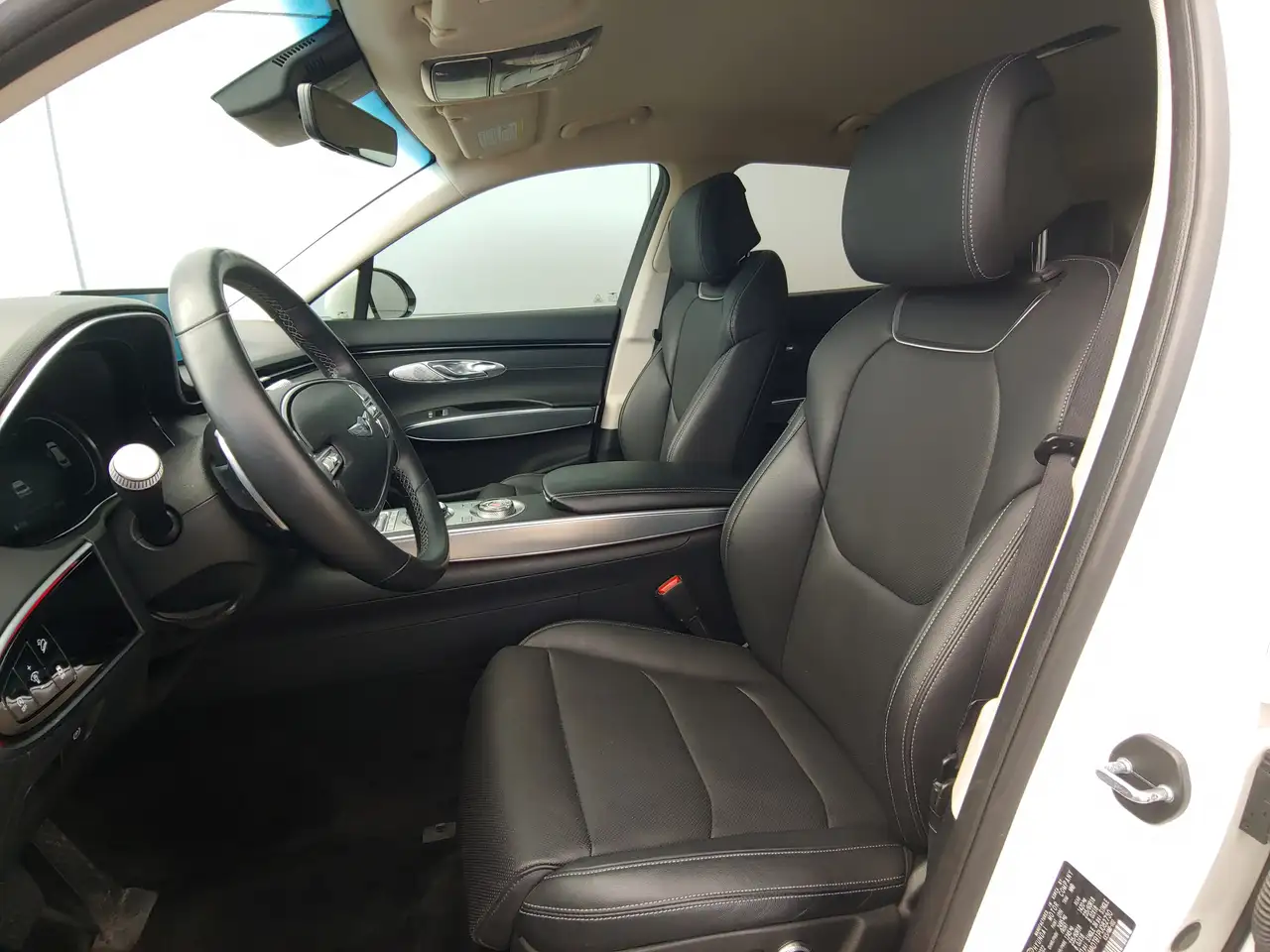 Genesis GV70 - Image 11