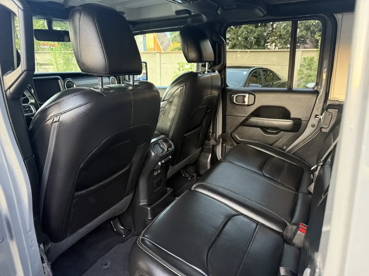 Jeep Wrangler - Image 11