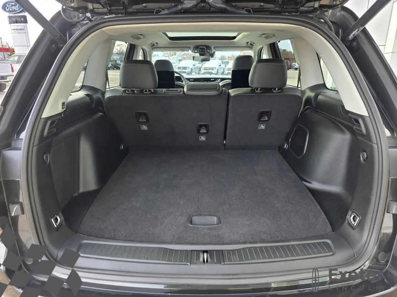 Jeep Grand Cherokee - Image 11