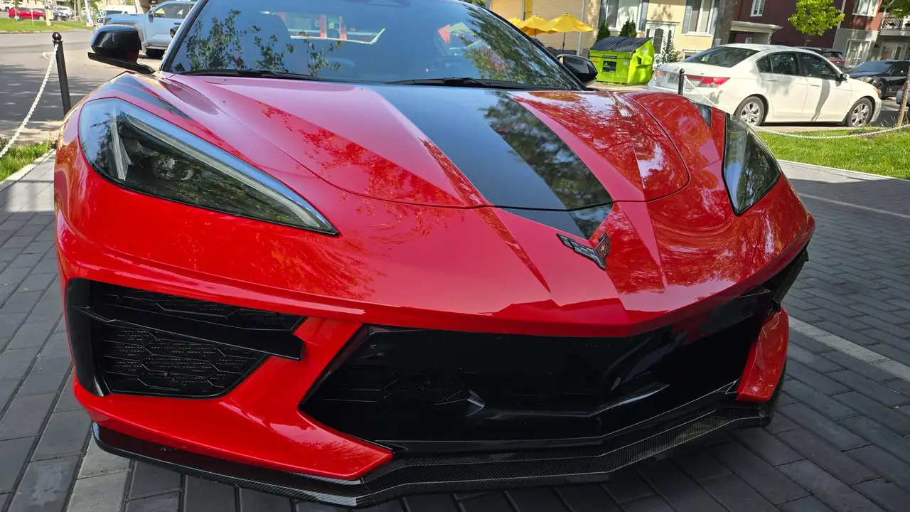 Chevrolet Corvette - Image 10