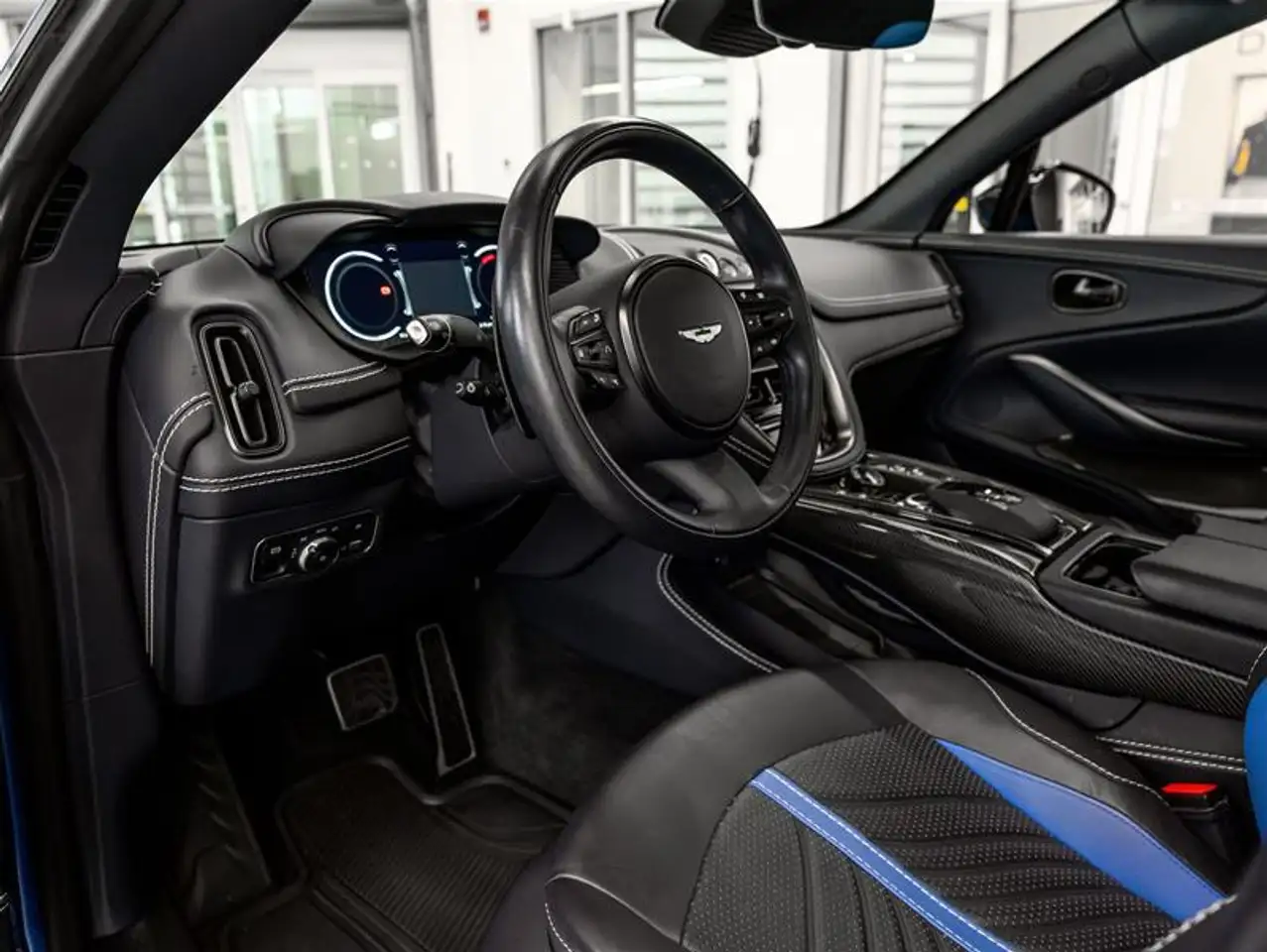 Aston Martin DBX - Image 10