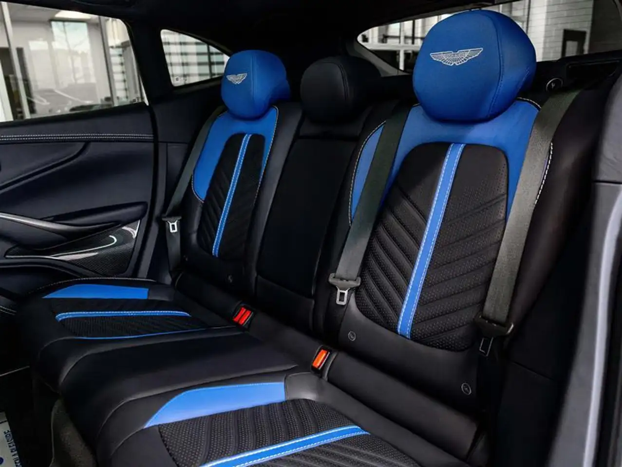 Aston Martin DBX - Image 18