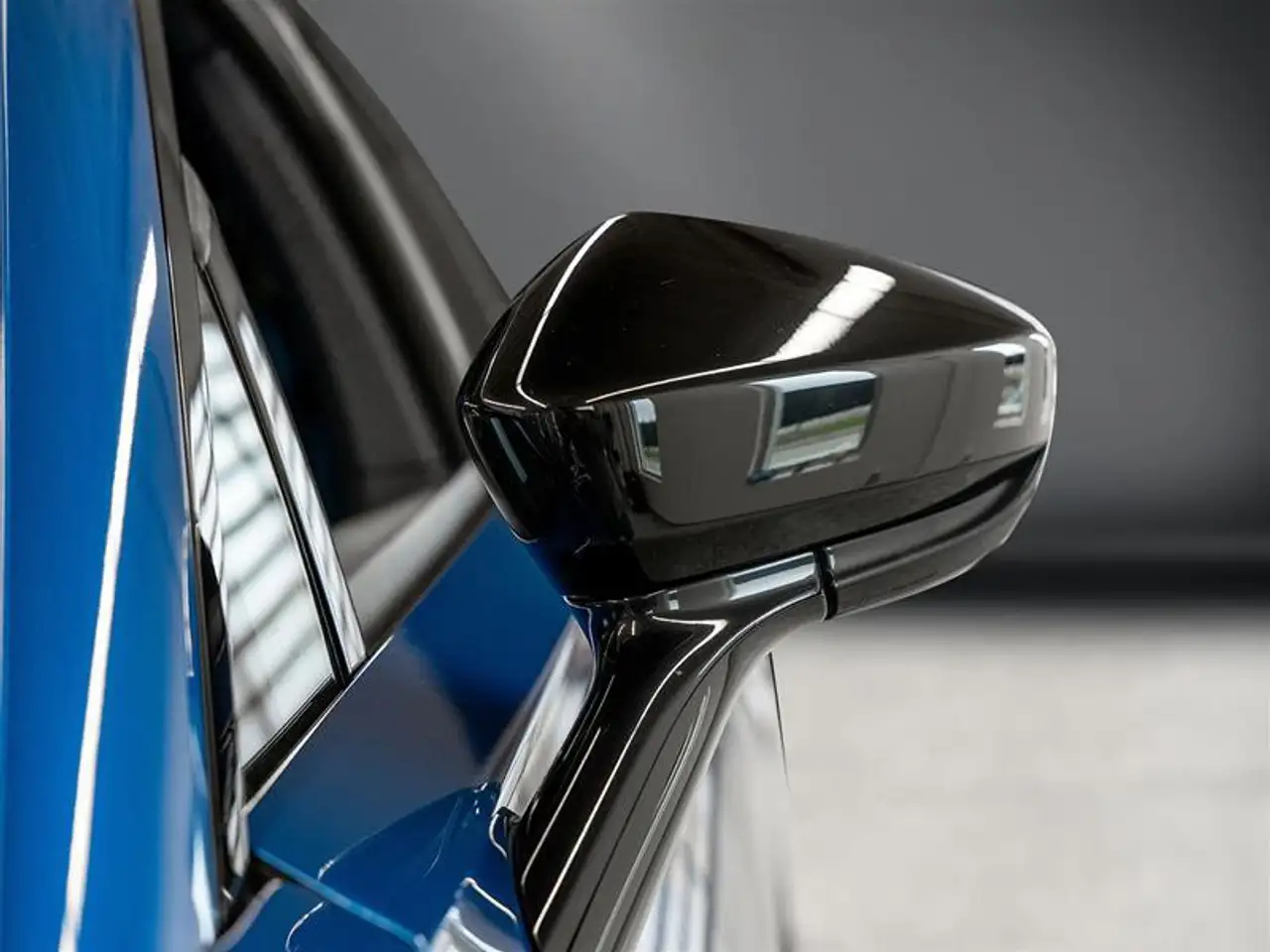 Aston Martin DBX - Image 43