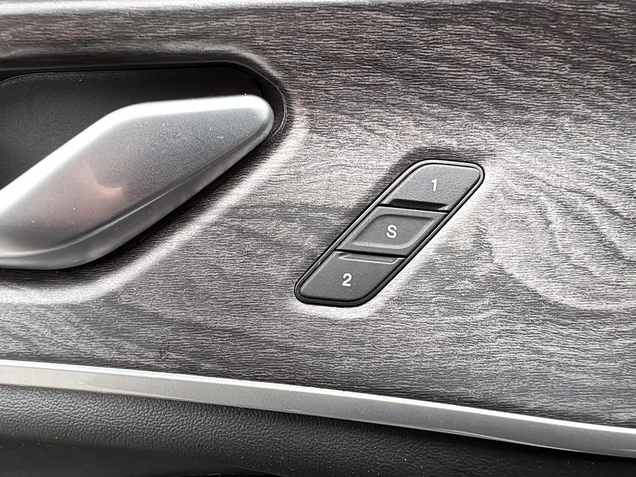 Jeep Grand Cherokee - Image 35